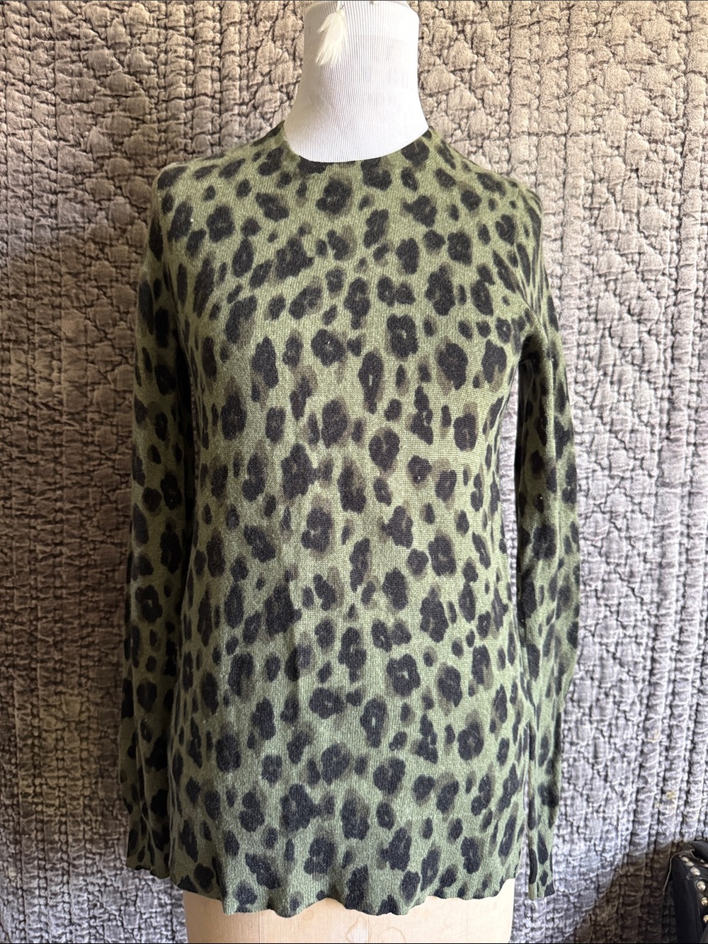 Leopard Print Crewneck Sweater in Olive Green 100%Cashmere.